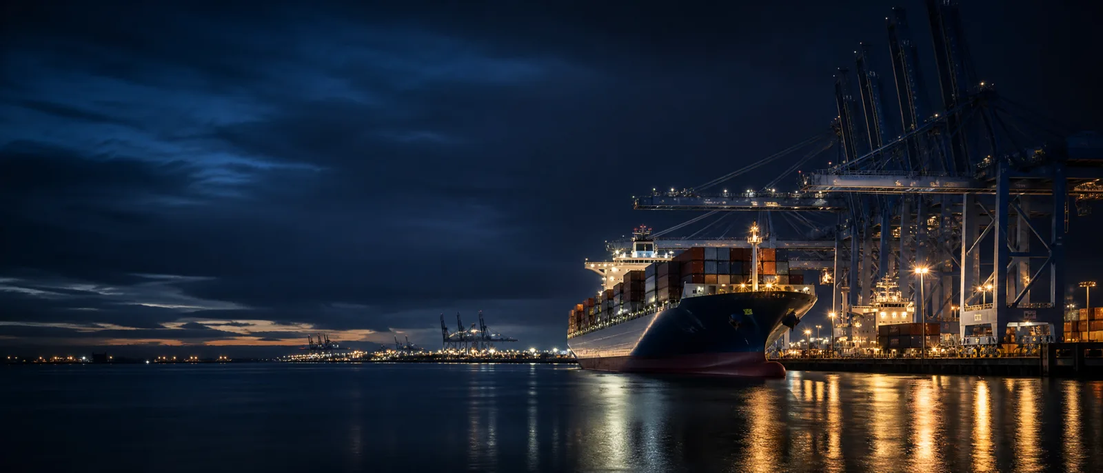 International container port representing coordinated multimodal transport